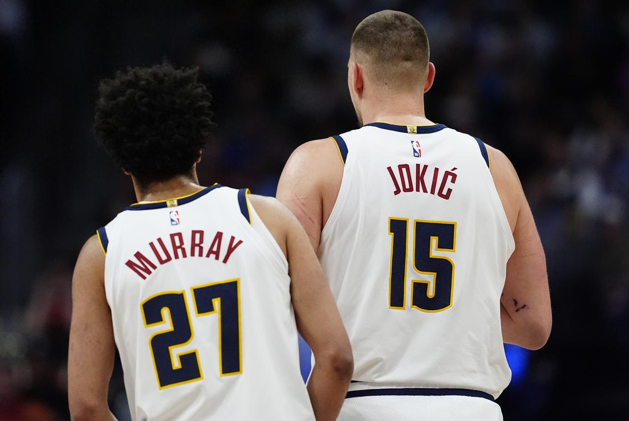 随机穆雷巅峰对决，东契奇与40激战雄鹿分钟，挺进下一轮胜负难料！