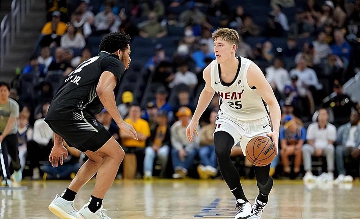 随机热火新秀表现惊艳，全场观众掌声不断，的话联系比较来自.的简单介绍