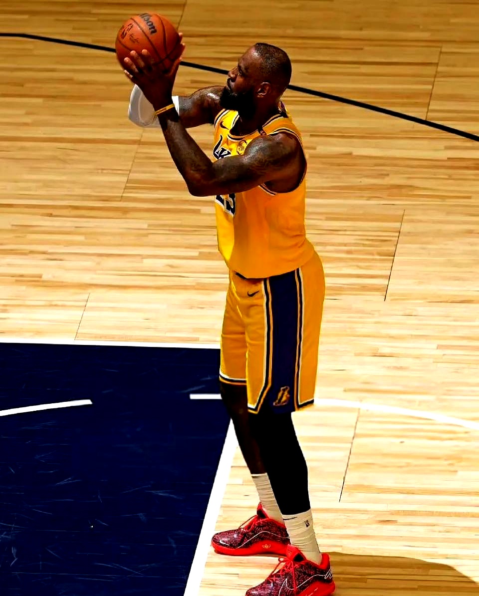 随机包含Doinb迎来十赛季出色发挥，巴塞罗那观众热烈欢呼！的词条